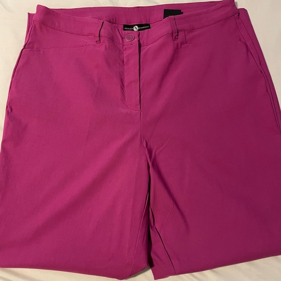 Women’s Pants - Picture 2 of 5